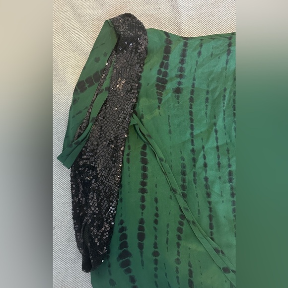 Beautiful Green blouse size S - Picture 2 of 5